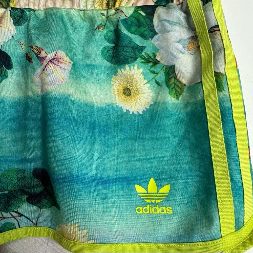 Adidas Women’s Floralina Shorts Size Medium - Picture 2 of 8